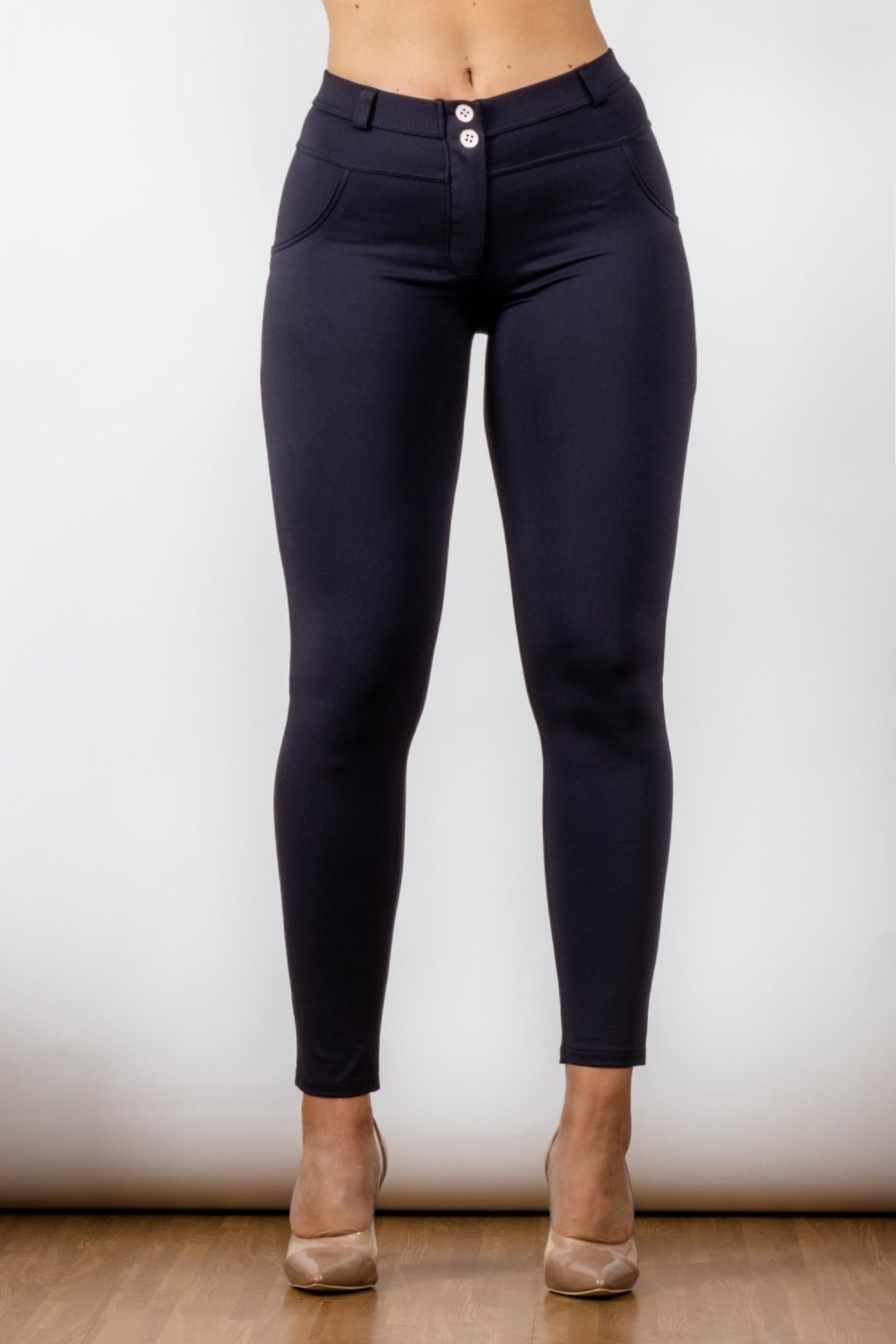 Full Size Contrast Detail Buttoned Leggings